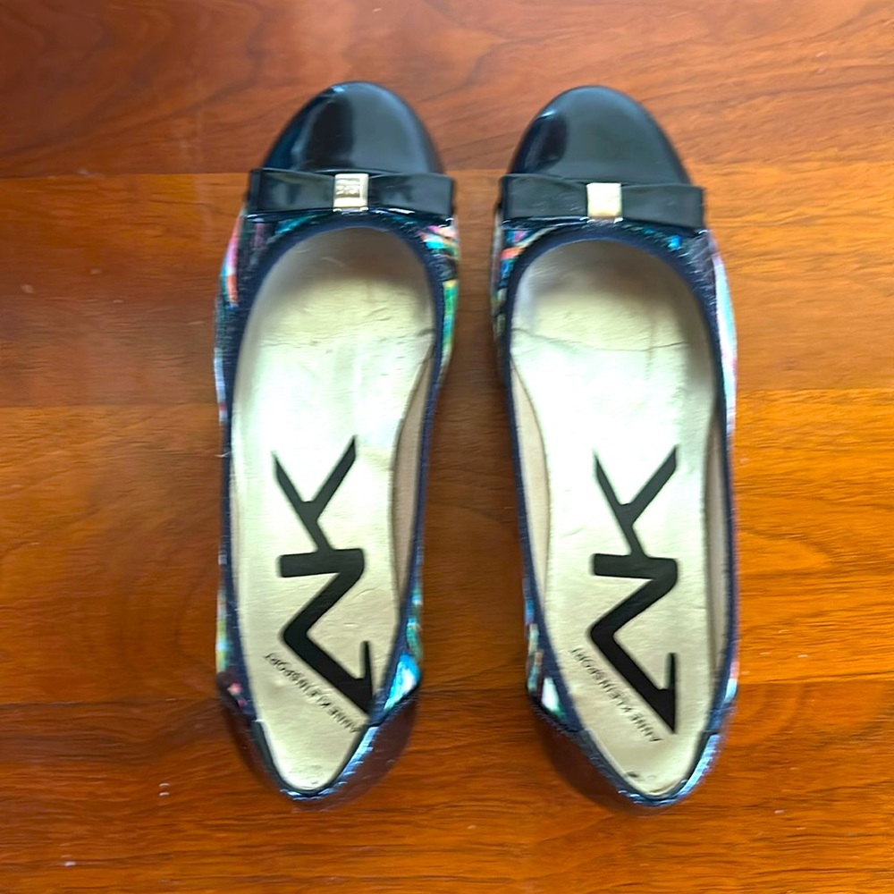 Ballerina flats.  Beautiful! Size 5 1/2